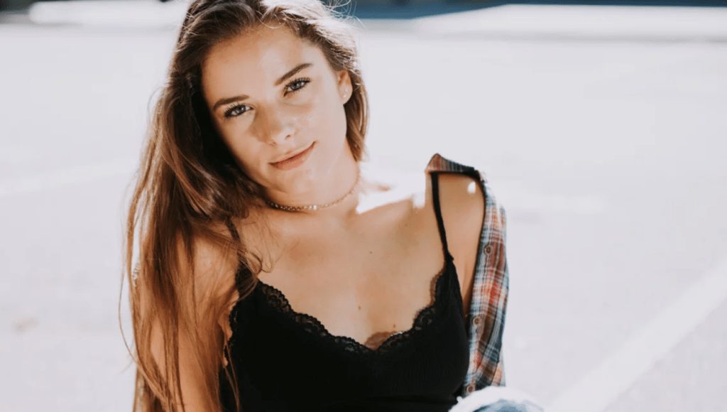 New-York born and raised Kiera Stella is an upcoming country musician.